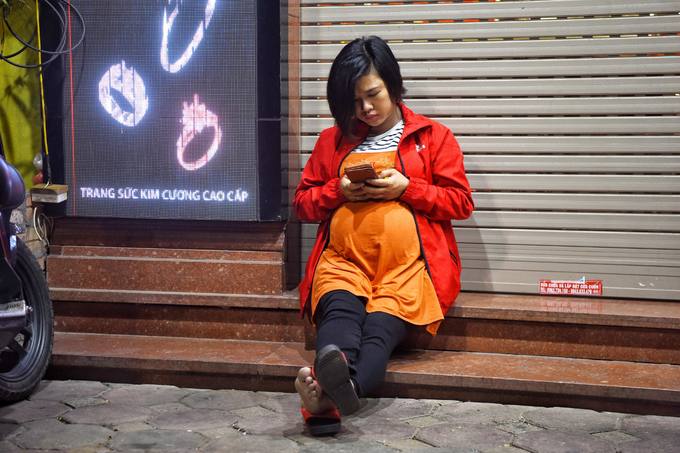 Xếp hàng từ giữa đêm để mua vàng ngày vía Thần tài