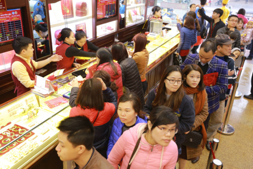 Vì sao nhiều người đổ xô mua vàng, cá lóc, heo quay trong ngày vía Thần Tài?