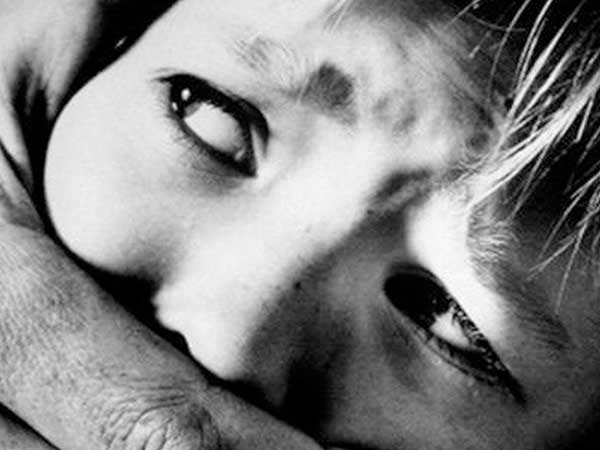 Bé gái 7 tuổi bị bạn của cha dâm ô tại nhà trong ngày Tết