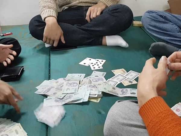 Đánh bạn bầm dập… vì bị nghi ngờ gian lận chơi bạc
