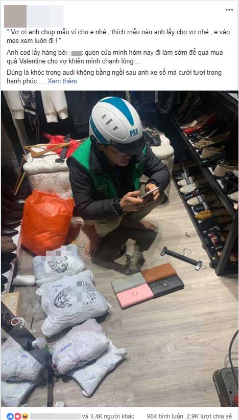 Tranh thủ đi làm sớm để chọn và chụp ảnh ví cho vợ chọn làm quà ngày Valentine, anh shipper khiến chủ shop chạnh lòng