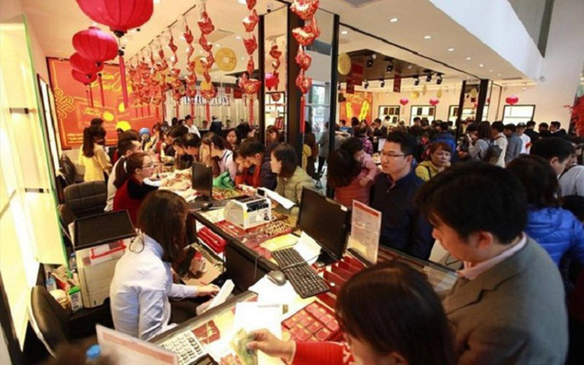 Vía Thần Tài là gì mà cứ đến ngày này, dân đổ xô đi mua vàng, tiệm nào cũng đắt như tôm tươi?