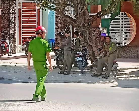 Ngăn chặn hàng chục thanh niên hỗn chiến giành quyền mua dưa hấu