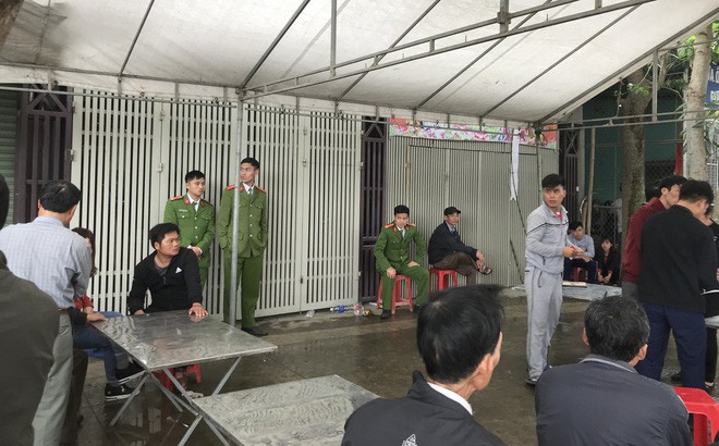 Vụ cán bộ ngân hàng chém cả nhà: Nghi phạm vẫn đang sốc vì biết chính mình giết bố