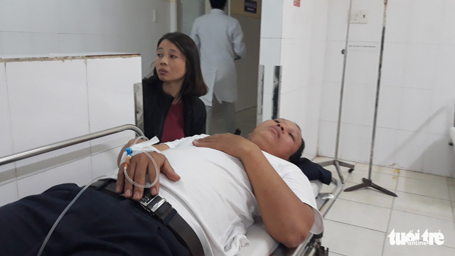 Vụ lật xe khách ở Khánh Hòa: Gãy xương sườn nhưng tôi tìm vợ trước tiên