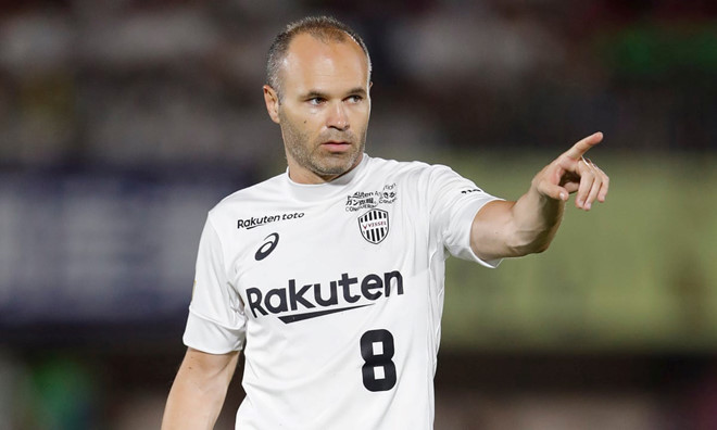 Tung hoành ở La Liga, Iniesta vẫn gặp khó khi đến Nhật Bản