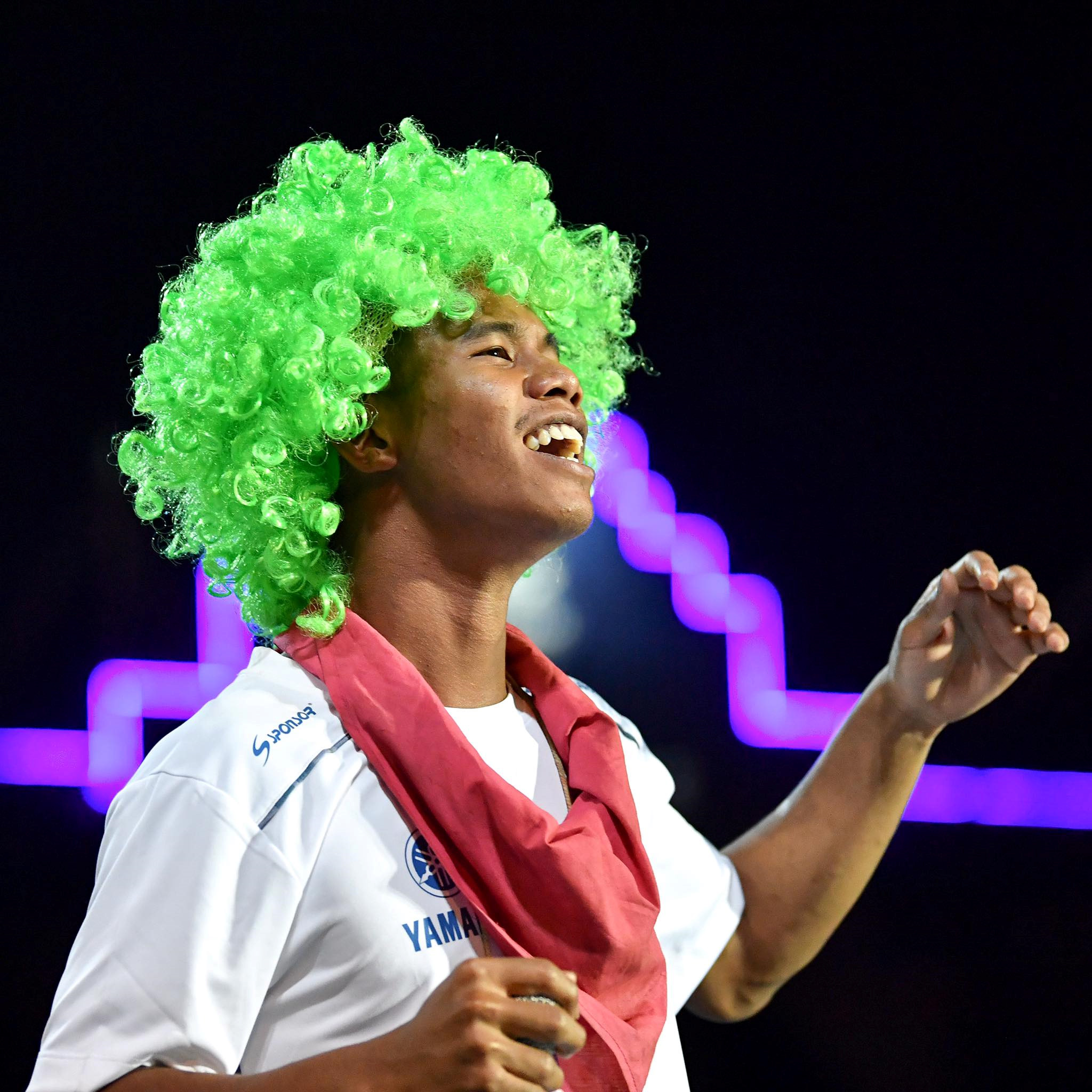 Xuân Trường ăn diện sặc sỡ trong đêm tiệc ở Buriram