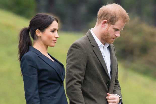 Tạp chí Mỹ gây sốc khi tuyên bố Nữ hoàng Anh yêu cầu Meghan và Harry phải rời khỏi Cung điện hoàng gia vì điều này