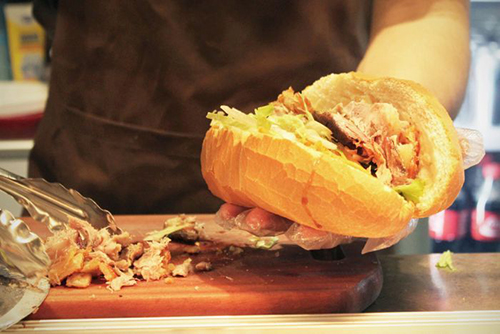 9 người nhập viện sau khi ăn bánh mỳ Việt Nam ở Australia