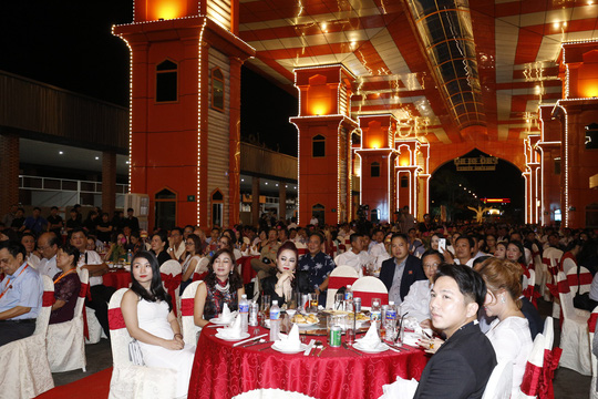 Tặng vợ siêu xe 40 tỉ đồng, ông Dũng lò vôi nói gì?