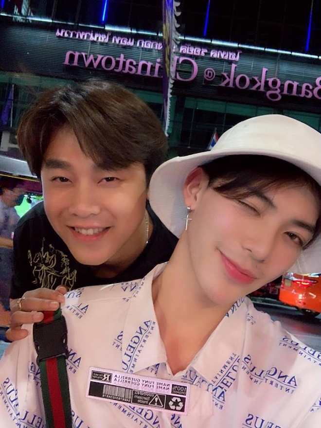 Dân tình nô nức đón Lễ tình nhân, Hòa Minzy lại phải nhập viện