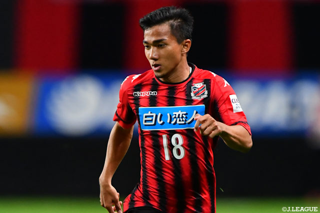 Bất ngờ với so sánh của HLV Nhật Bản về trình độ chơi bóng của Công Phượng và Chanathip