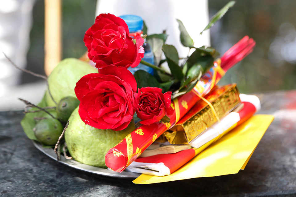 Nam thanh nữ tú đến chùa Hà xin thoát ế tăng đột biến vào Valentine