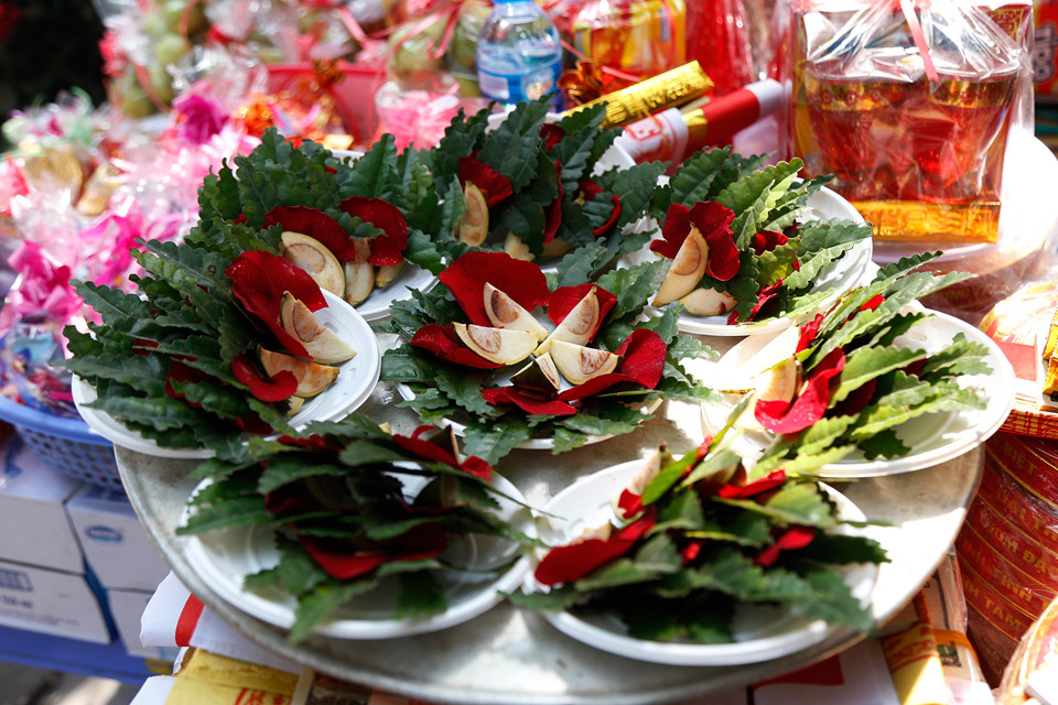 Nam thanh nữ tú đến chùa Hà xin thoát ế tăng đột biến vào Valentine