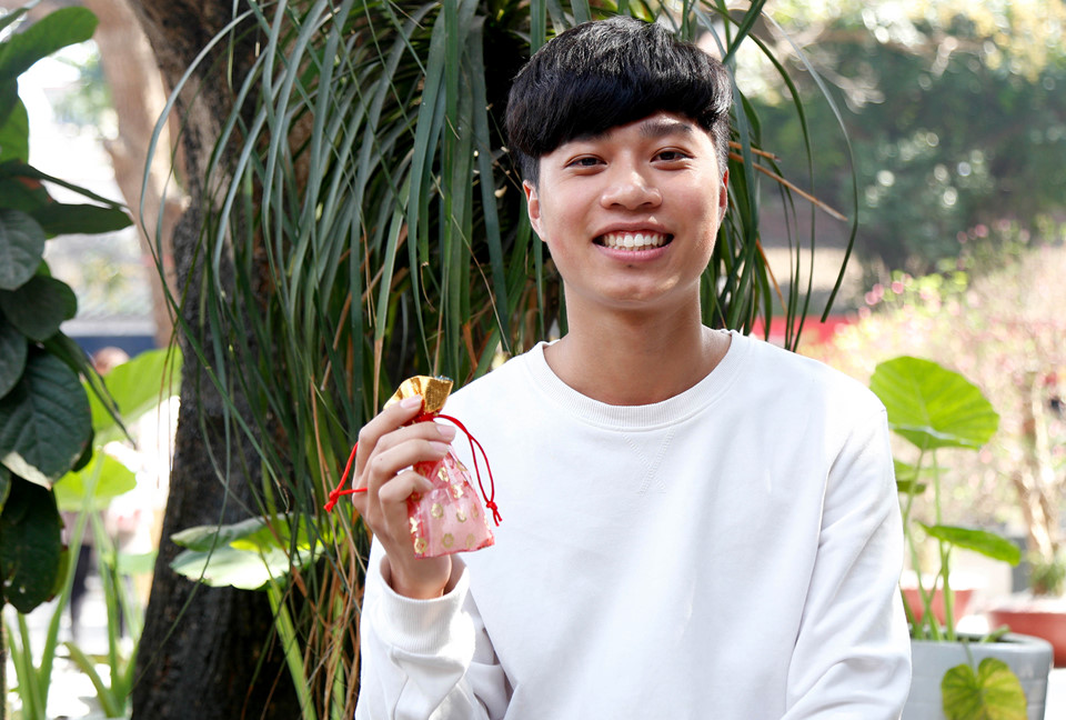 Nam thanh nữ tú đến chùa Hà xin thoát ế tăng đột biến vào Valentine