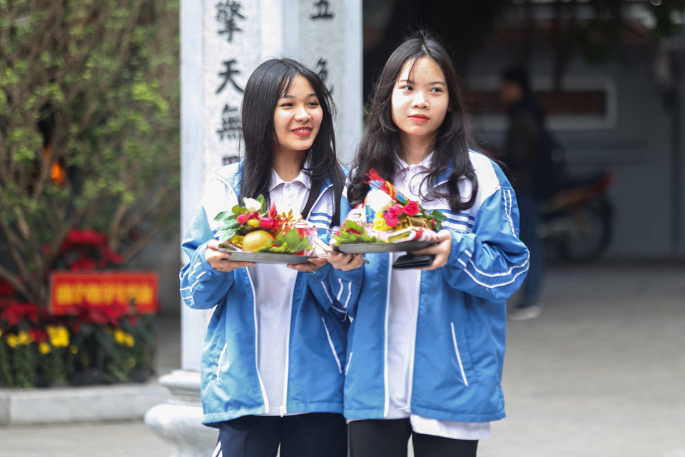 Nam thanh nữ tú đến chùa Hà xin thoát ế tăng đột biến vào Valentine