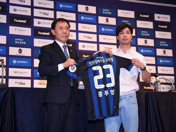 Bất ngờ với so sánh của HLV Nhật Bản về trình độ chơi bóng của Công Phượng và Chanathip