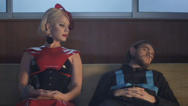 Katy Perry tung MV 365 đúng ngày Valentine, lại là áo dài của NTK Công Trí?