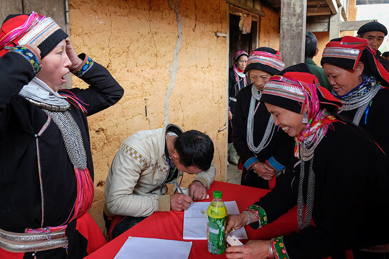 Màn kiểm tra lễ vật suốt 30 phút trong đám cưới đặc biệt ở Hà Giang