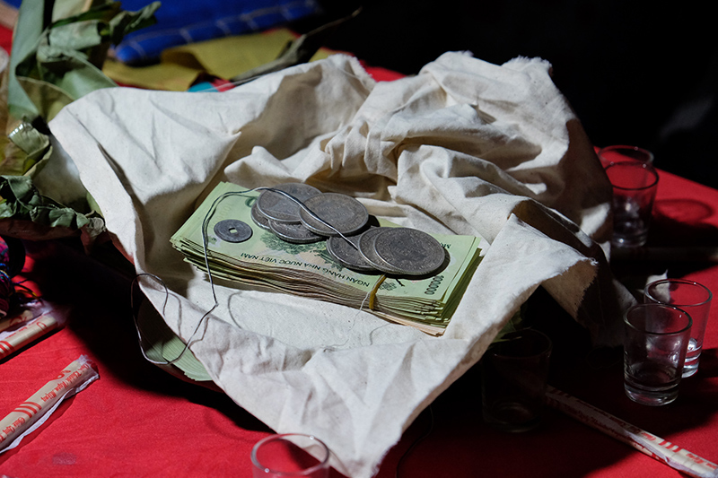 Màn kiểm tra lễ vật suốt 30 phút trong đám cưới đặc biệt ở Hà Giang