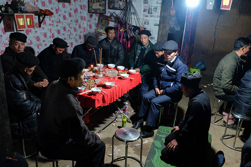 Màn kiểm tra lễ vật suốt 30 phút trong đám cưới đặc biệt ở Hà Giang