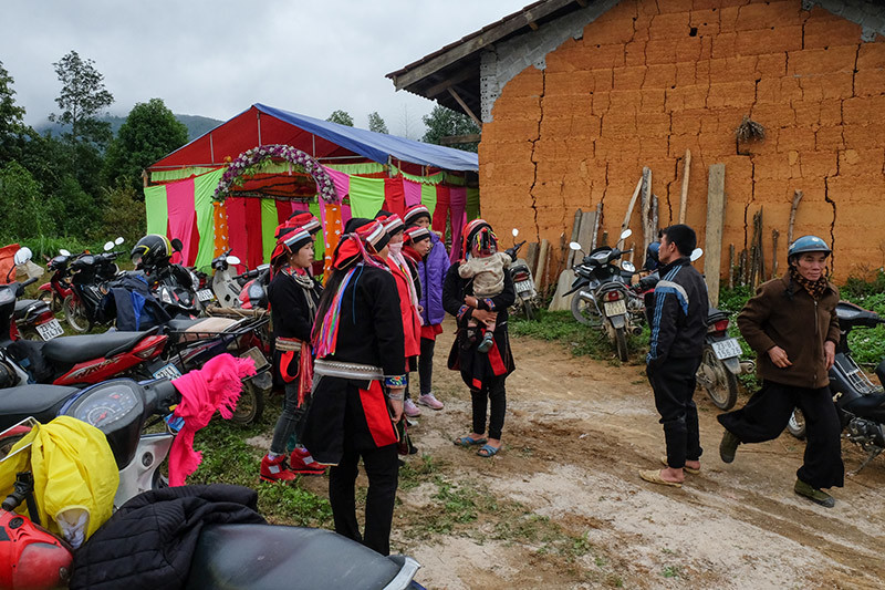 Màn kiểm tra lễ vật suốt 30 phút trong đám cưới đặc biệt ở Hà Giang