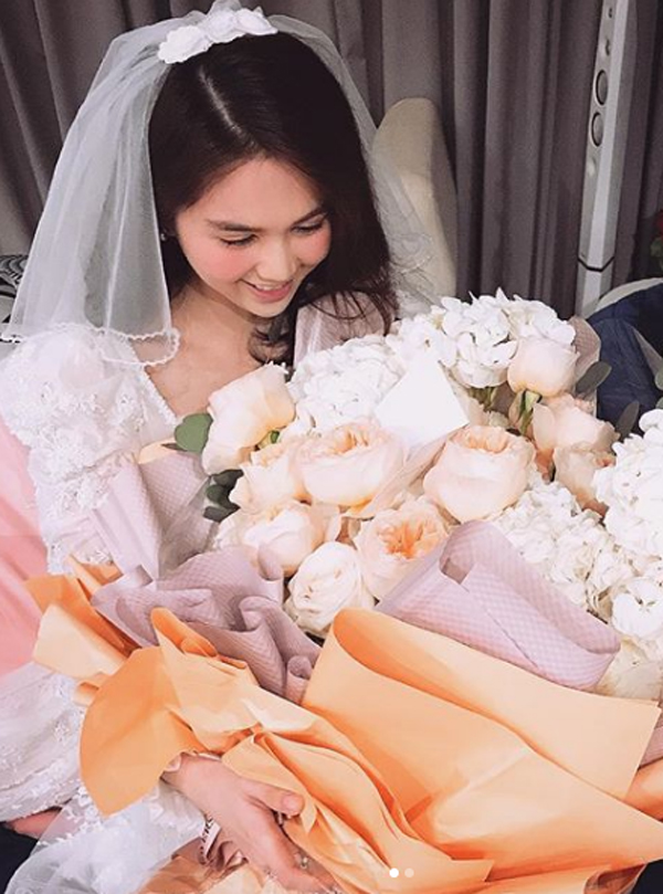 Ngọc Trinh được bạn trai tặng 3 cây vàng ngày Valentine