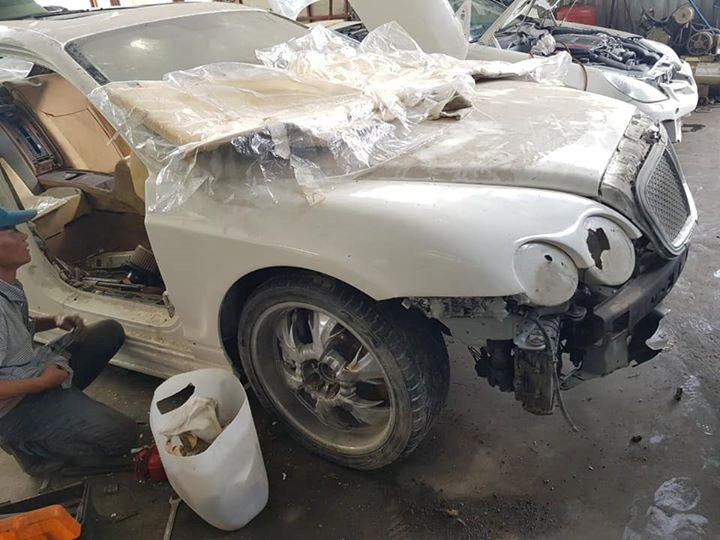 Bộ 3 xe sang Bentley, BMW, Mercedes rao bán giá 500 triệu tại VN Bộ 3 xe sang Bentley, BMW, Mercedes rao bán giá 500 triệu tại VN