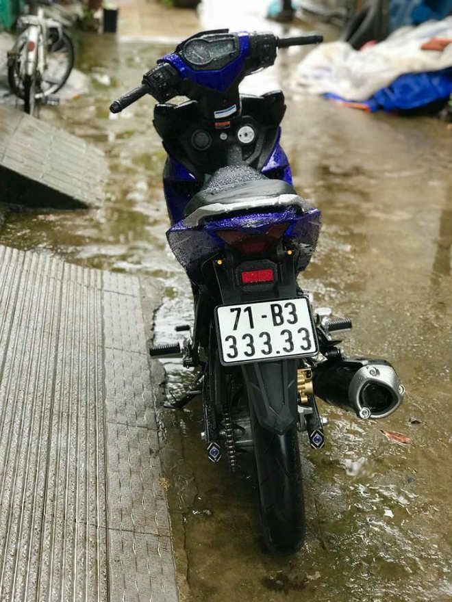 Xe máy rẻ đeo biển khủng, đẳng cấp dân chơi Hai Lúa