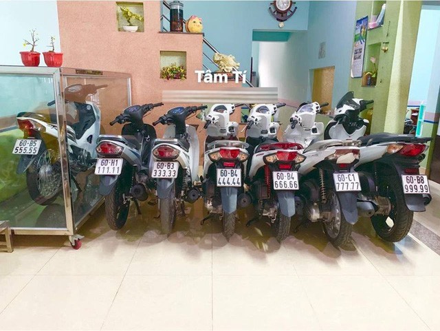 Xe máy rẻ đeo biển khủng, đẳng cấp dân chơi Hai Lúa