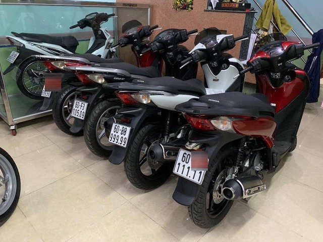 Xe máy rẻ đeo biển khủng, đẳng cấp dân chơi Hai Lúa