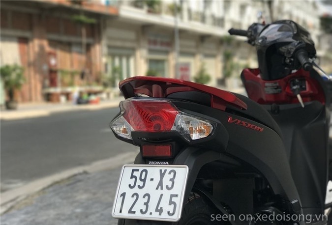 Xe máy rẻ đeo biển khủng, đẳng cấp dân chơi Hai Lúa