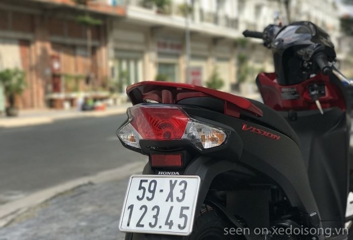 Xe máy rẻ đeo biển khủng, đẳng cấp dân chơi Hai Lúa