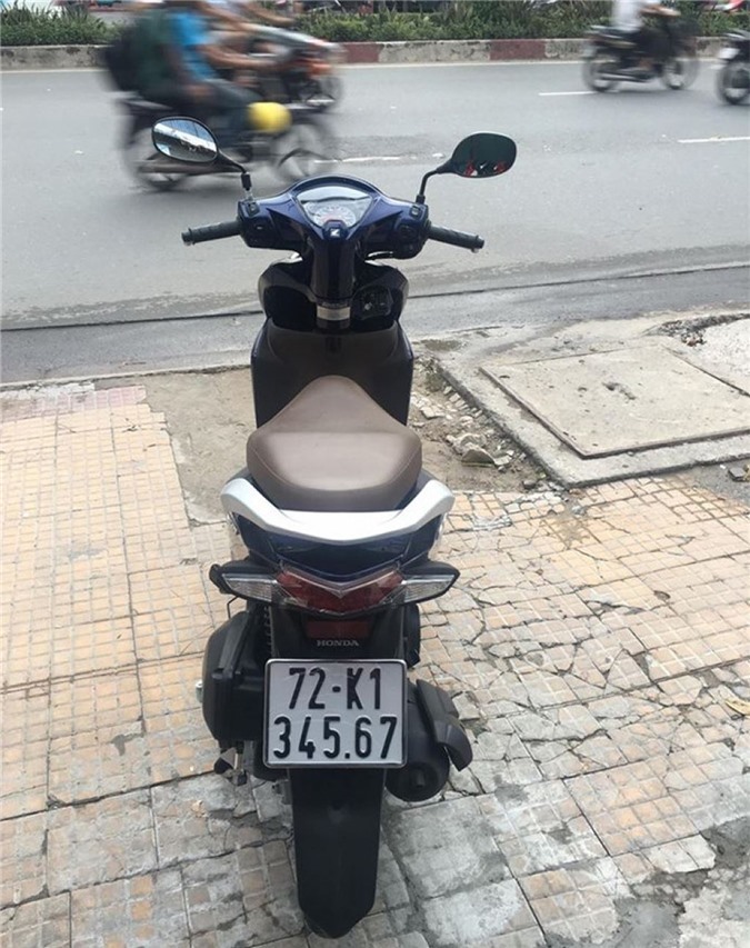 Xe máy rẻ đeo biển khủng, đẳng cấp dân chơi Hai Lúa