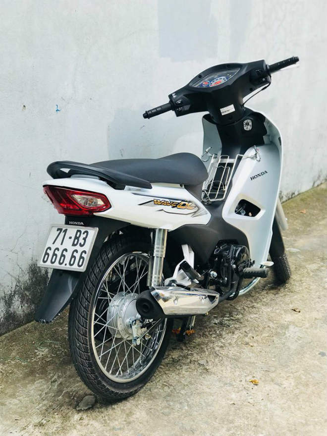 Xe máy rẻ đeo biển khủng, đẳng cấp dân chơi Hai Lúa