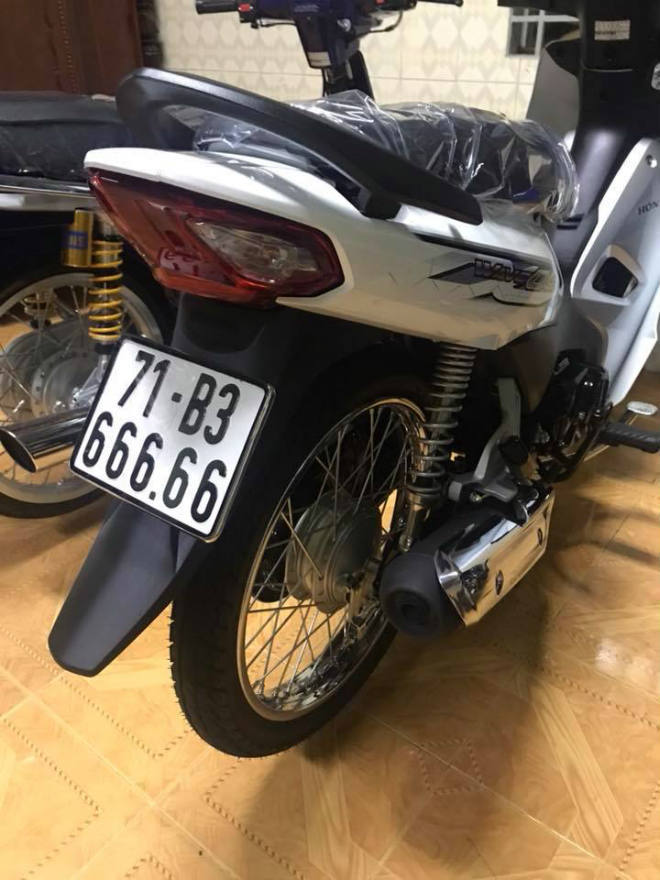 Xe máy rẻ đeo biển khủng, đẳng cấp dân chơi Hai Lúa