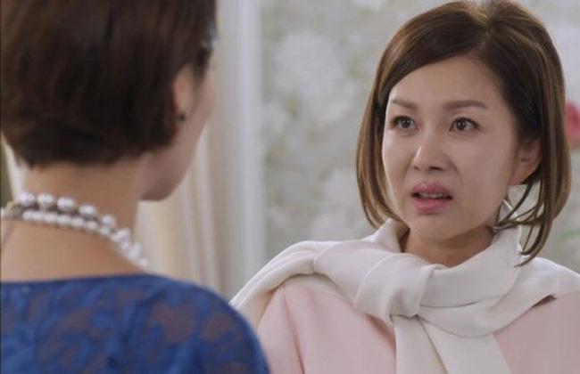 Sau buổi ra mắt đầu năm, mẹ anh một mực bắt chia tay vì tôi có dáng đi hai hàng