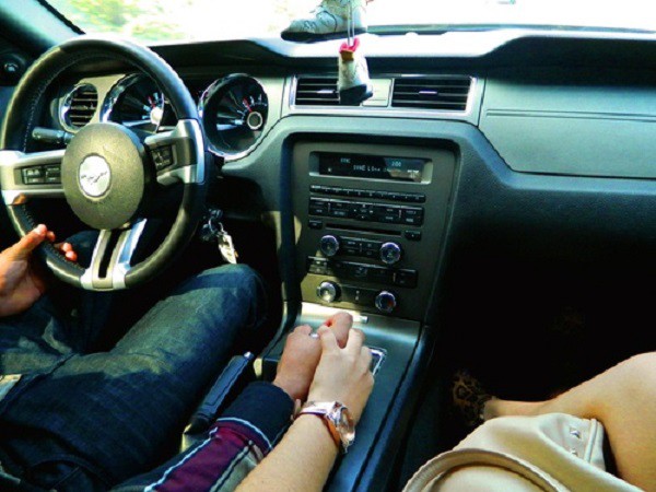 Món quà chát nhất mùa Valentine: Chồng tổ chức lễ tình nhân lung linh tặng vợ, xong báo đi trực để bù đắp cho nhân tình