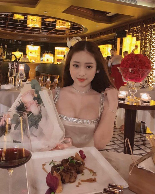 Thúy Vi khoe có người vớt trước Valentine, mong hạnh phúc và không bị mọc sừng