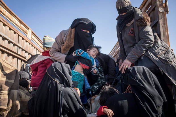 Đại chiến Syria: Kinh hoàng IS giết vợ vì chạy trốn khỏi ngày tàn