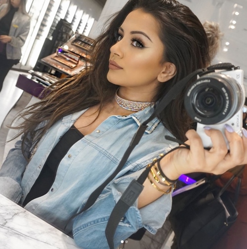 Blogger triệu fan bày cách chọn kem nền mịn như da em bé