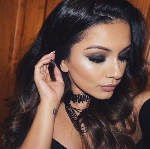 Blogger triệu fan bày cách chọn kem nền mịn như da em bé