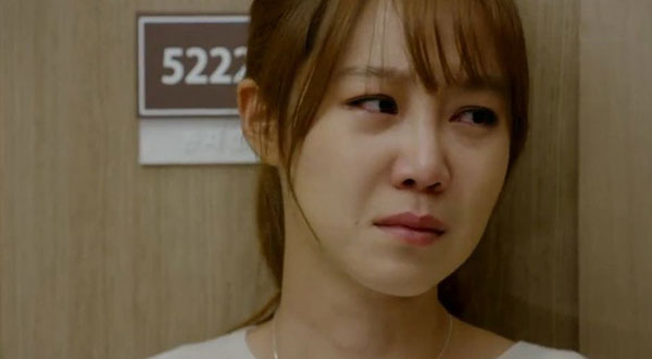 Luôn coi thường vợ lương thấp, cô khiến anh chết điếng khi đưa liền 10 triệu ra cho bố mẹ tiêu vặt