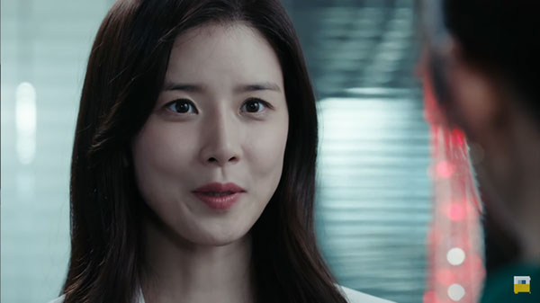 Luôn coi thường vợ lương thấp, cô khiến anh chết điếng khi đưa liền 10 triệu ra cho bố mẹ tiêu vặt