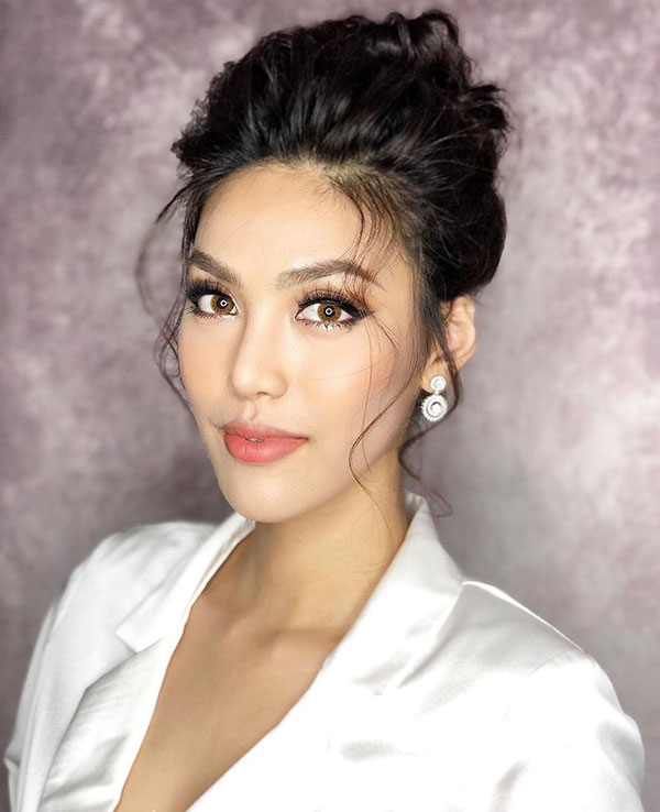 Có thể gọi Lan Khuê là nữ hoàng son môi đỏ vì nhan sắc của cô là sự tổng hòa tất thảy những yếu tố này