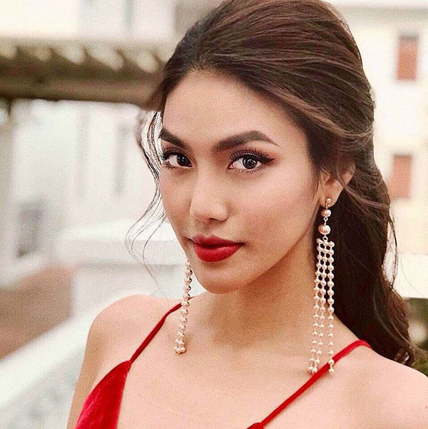 Có thể gọi Lan Khuê là nữ hoàng son môi đỏ vì nhan sắc của cô là sự tổng hòa tất thảy những yếu tố này