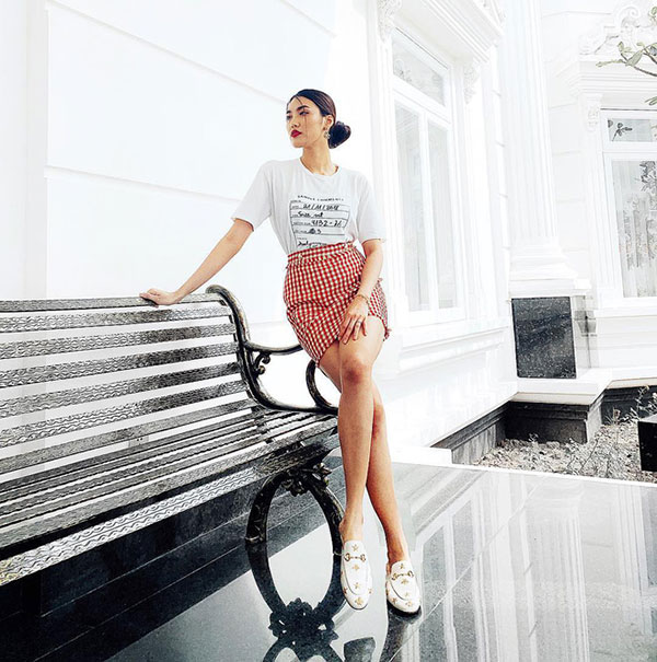 Có thể gọi Lan Khuê là nữ hoàng son môi đỏ vì nhan sắc của cô là sự tổng hòa tất thảy những yếu tố này