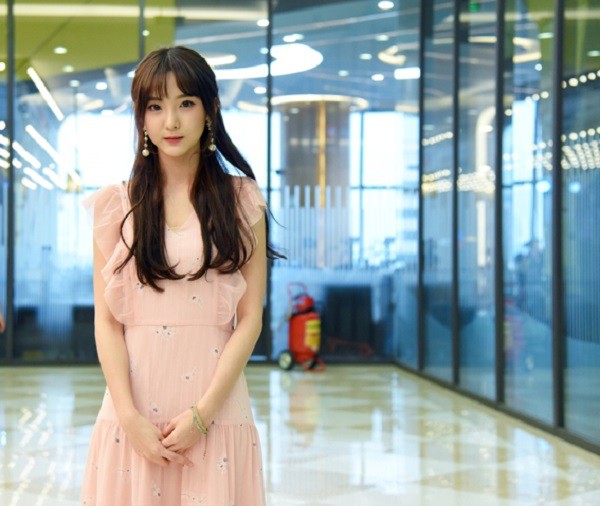 Về ra mắt nhà bạn trai, cả họ xúm vào yêu cầu cô gái phải làm một việc khiến nàng nghe xong chỉ biết xách dép mà chạy