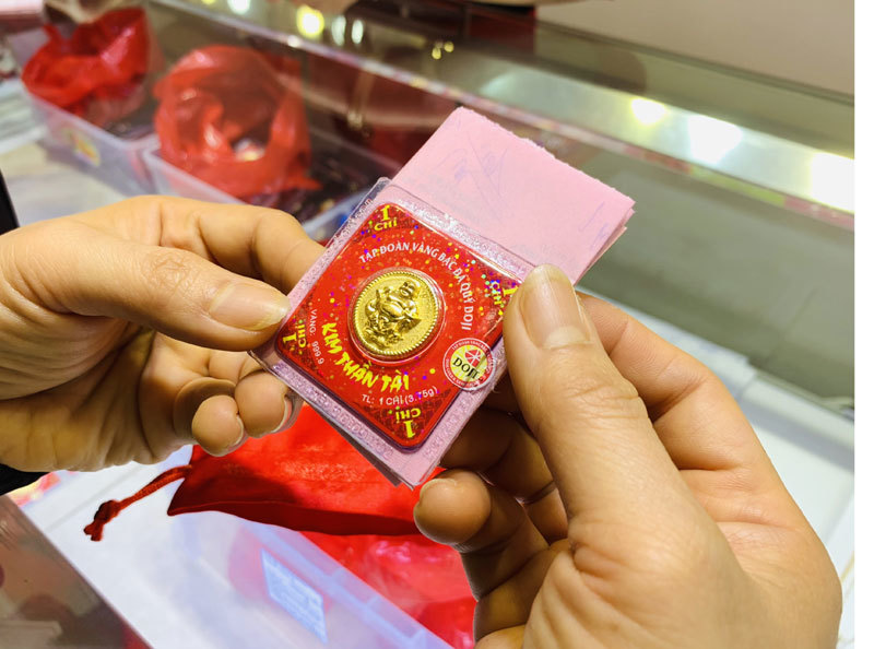 Con số giật mình ngày vía Thần Tài: Trăm vạn lượng vàng, 1 tỷ tiền cá nướng