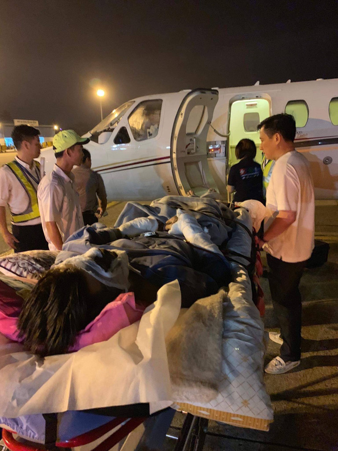 Việt kiều bị tạt axít và chém đứt gân chân khi chở bạn gái đi chơi được chuyển qua Canada điều trị bằng chuyên cơ Việt kiều bị tạt axít và chém đứt gân chân khi chở bạn gái đi chơi được chuyển qua Canada điều trị bằng chuyên cơ